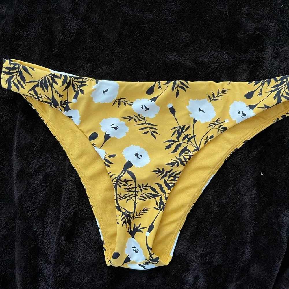 Roxy bottoms - Picture 1 of 3